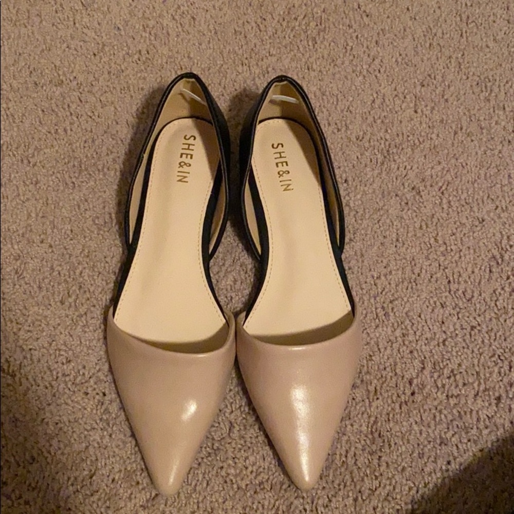 Tan and black classy flats 💕 NWOT